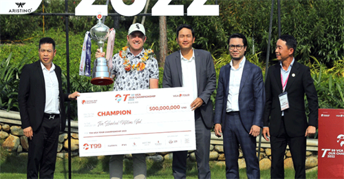 Aristino chúc mừng Joel Troy trở thành nhà Vô địch T99 VGA Tour Championship 2022