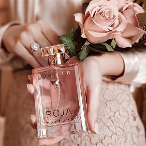 Hòa mình trong sắc hương quyến rũ - Trải nghiệm sức hút đặc biệt của nước hoa nữ mùi hoa hồng