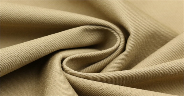 Vải kaki polyester có đặc tính là gì?
