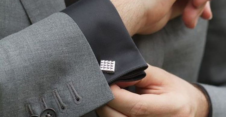 Kinh nghiệm chọn phụ kiện áo vest nam giúp tăng khí chất lịch lãm cho quý ông