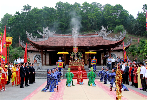 Sắc màu văn hóa trong lễ giỗ tổ Hùng Vương