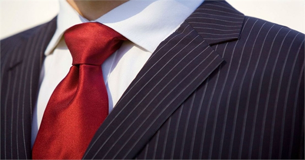Làm thế nào để thắt cà vạt kiểu sang trọng Knot Windsor?
