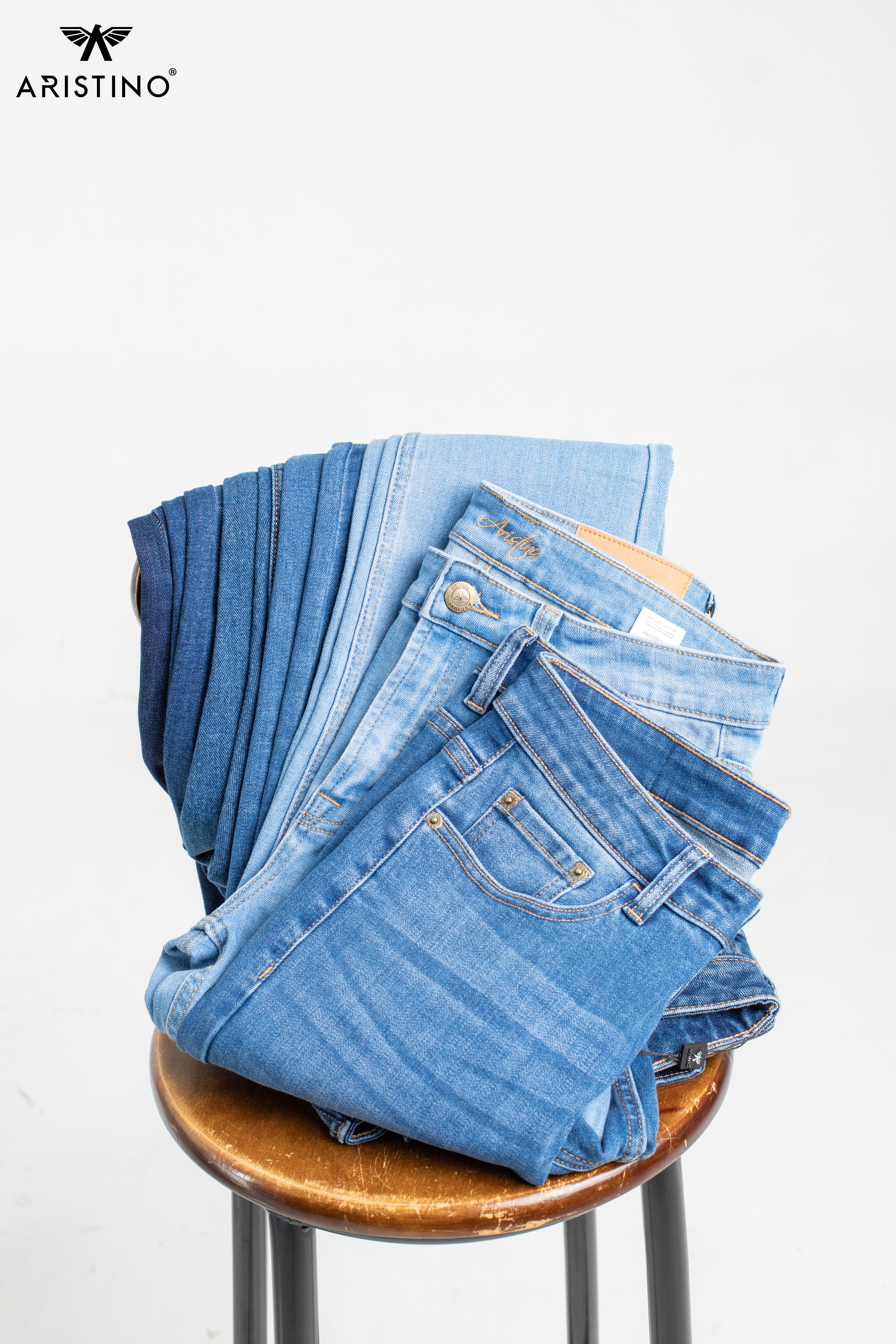 Những loại găng móc kim loại có thể làm hư phom quần jeans
